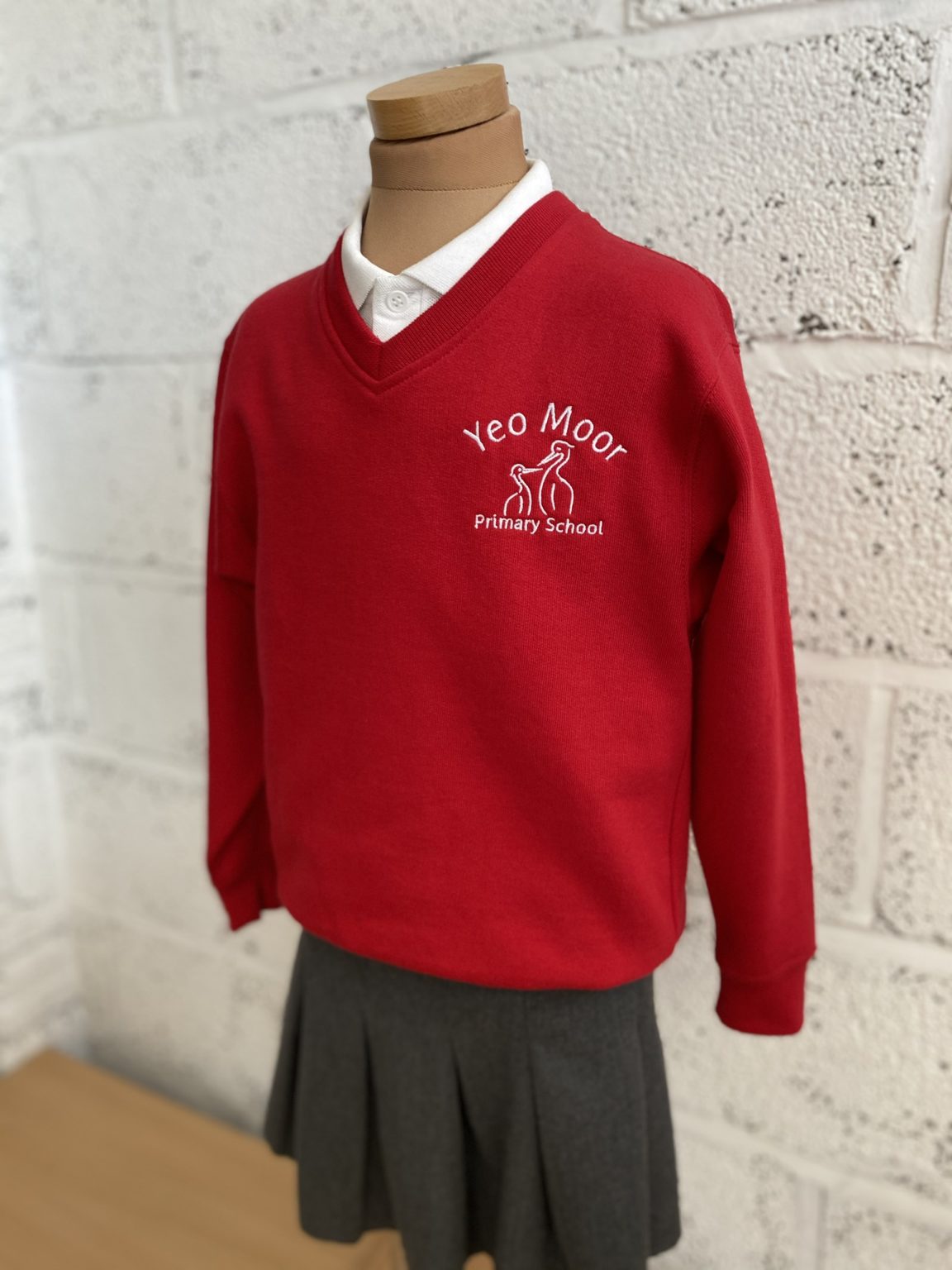 Yeo Moor School V Neck Sweatshirt Clevedon Schools Uniform